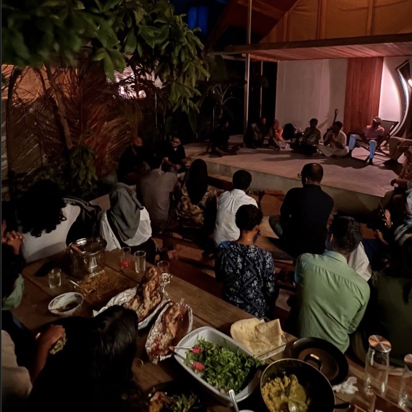 Handhu Sallaa (Moon Talk)